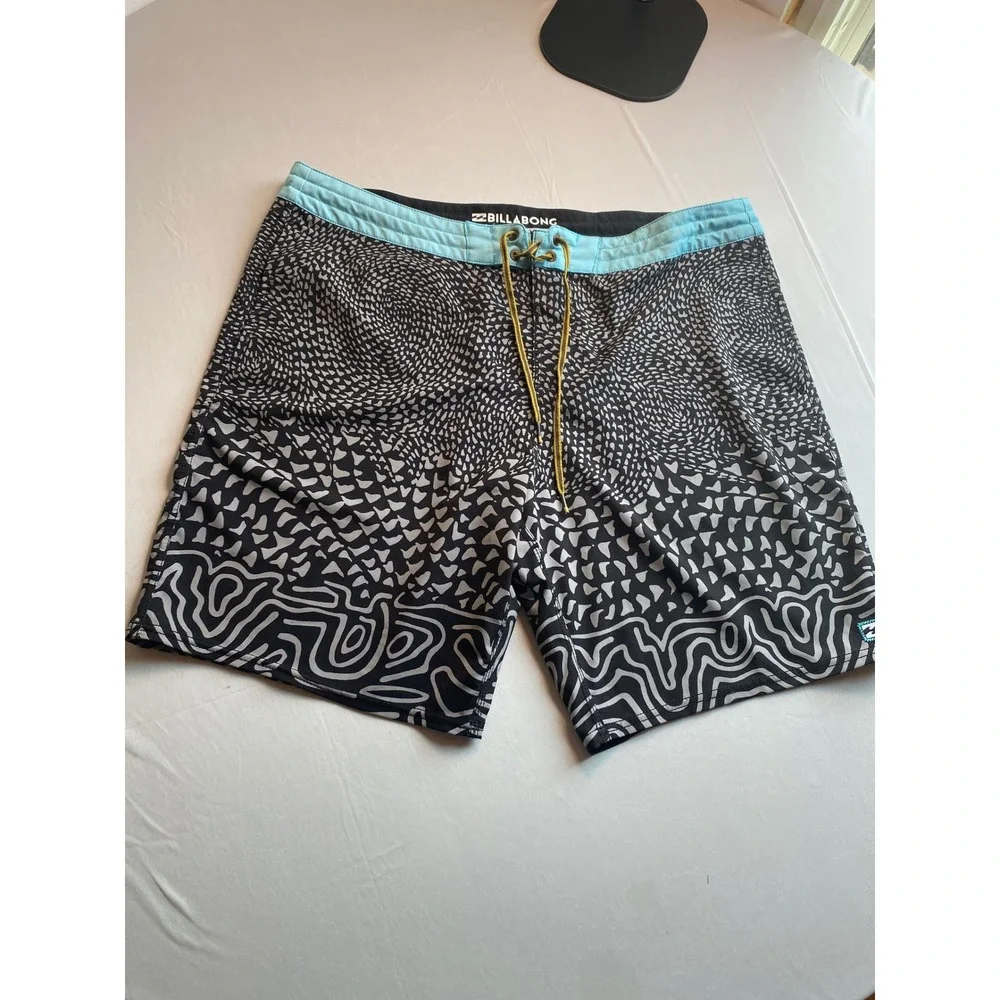 Billabong Lo Tides Sundays Board Shorts Mens 38 Black White Geometric M142NBSU